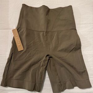 SKIMS Olive Women's Bike Shorts